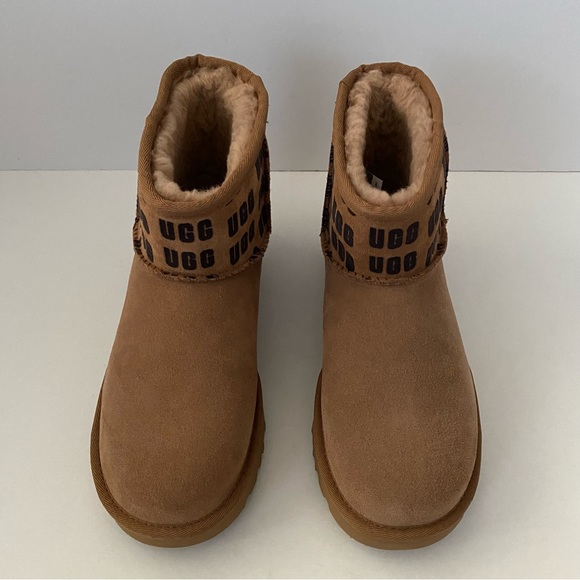UGG Classic Mini Boots Graphic Chestnut 7 NEW in Box - Picture 3 of 10